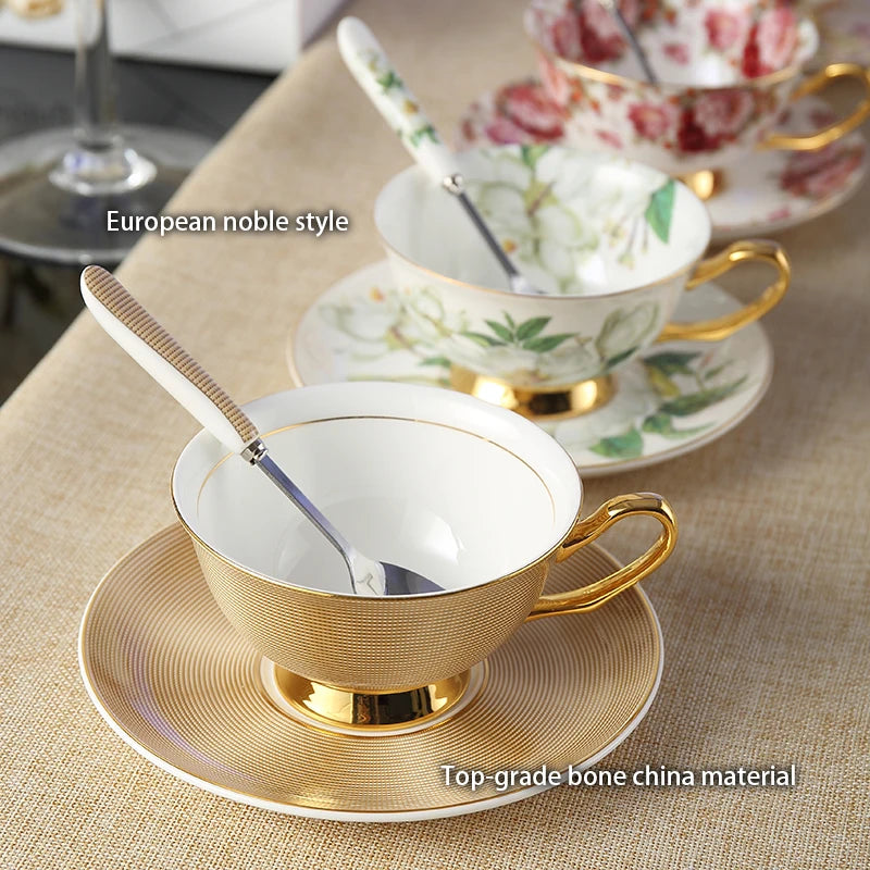 Taza de café de porcelana de hueso europeo, juego de cuchara y platillo, Taza de cerámica de lujo de 200ml, taza de té de porcelana de alta calidad, artículos para beber para fiesta y café